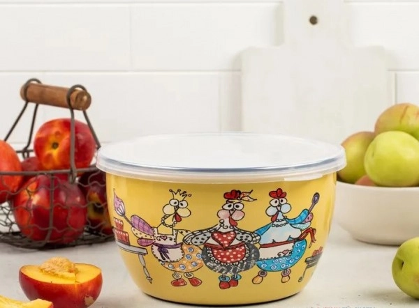 Миска эмалированная с п/э плотной крышкой "Куриный переполох" 2,4л d18см фото 1