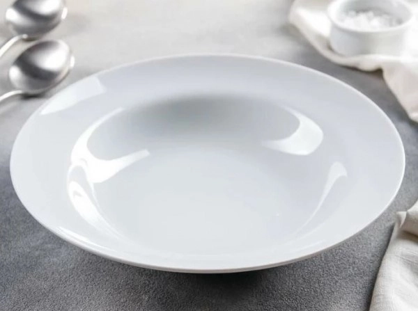 Тарелка фарфор. глубокая d24см 500мл Белая б/рис., ф."Идиллия" фото 1