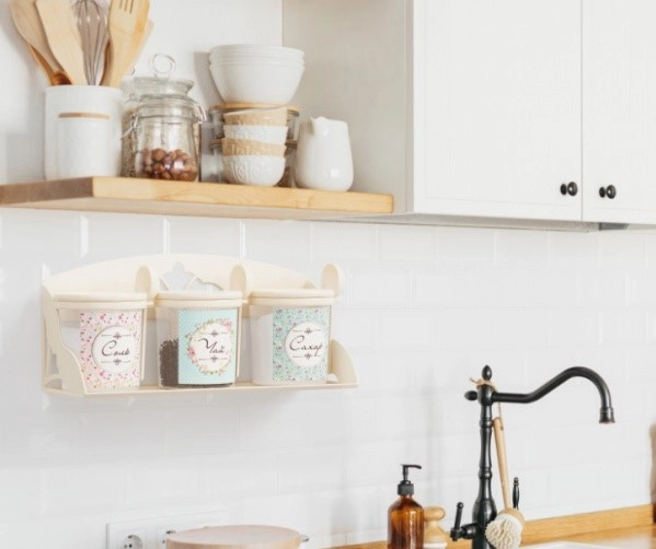 Набор емкостей для сыпучих прод. пластм. 3х 0,7л "Ассорти" на полке фото 1